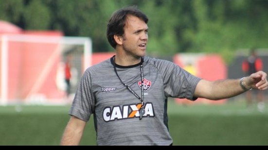 Imagem Petkovic elogia novo lateral do Vitória: "vai nos ajudar"