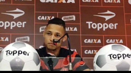 Imagem Apresentado pelo Vitória, Neílton fala sobre passagem no São Paulo: “não joguei na minha posição”