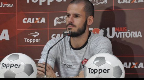 Imagem Fred lamenta momento ruim do Vitória e pede tempo para adaptação a Pet