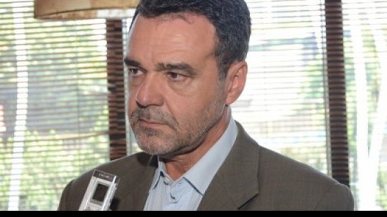 Imagem Conselheiro do Vitória analisa cenário atual e questiona demissão de Argel: “Ficou estranho”