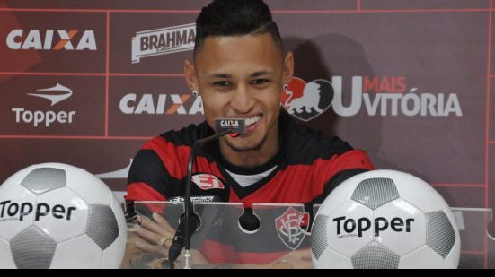Imagem Após críticas da torcida, Pet explica opção por Neilton na reserva