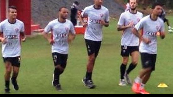 Imagem Com reservas, Gallo comanda primeiro treino no Vitória e tem conversa com capitão Willian Farías