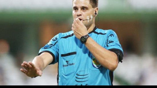 Imagem Paranaense apita duelo entre São Paulo e Vitória