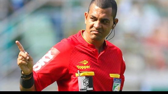 Imagem CBF escala árbitro da FIFA para comandar Bahia x Cruzeiro