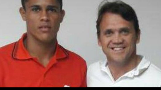 Imagem Um mês após confusão, atacante destaque do futebol cearense volta a ser contratado pelo Vitória