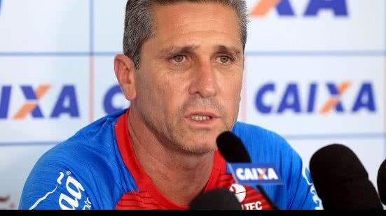 Imagem Jorginho confirma Bahia com Juninho no lugar de Edson