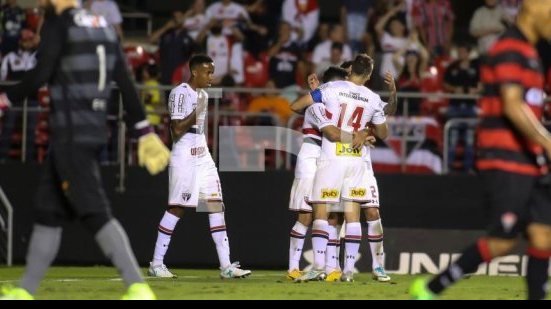 Imagem Vitória perde para o São Paulo e amarga a lanterna da Série A