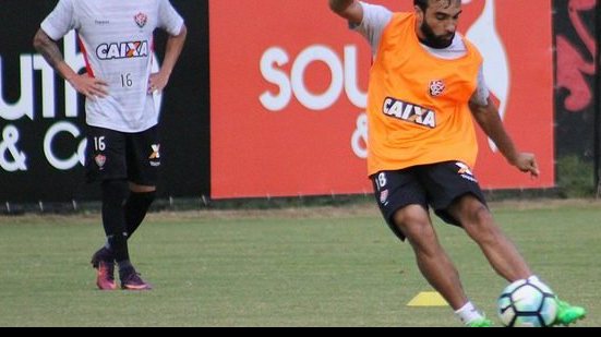 Imagem Meia do Vitória pede apoio da torcida para Leão sair da lanterna no Brasileirão