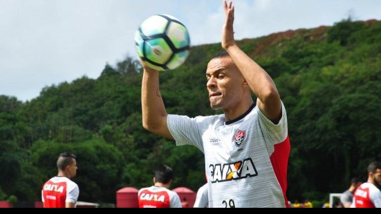 Imagem Por acordo entre os clubes, Patric desfalca o Vitória contra o Atlético-MG