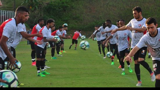 Imagem Vitória faz treino técnico com reservas
