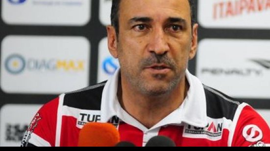 Imagem Santa Cruz demite treinador após derrota na Série B