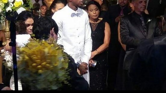 Imagem De férias em Salvador, Talisca renova votos de casamento com a esposa