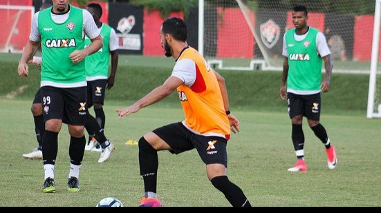 Imagem Com retorno de André Lima, Vitória está relacionado para pegar o Botafogo