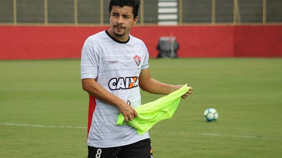 Imagem Cárdenas aceita proposta e rescinde contrato com o Vitória