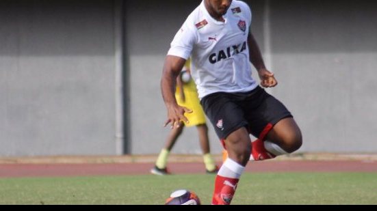 Imagem Destaque da classificação no Sub-20, Rafaelson comemora gols