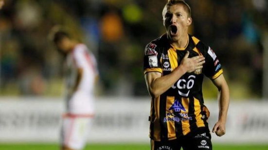 Imagem Cogitado no Vitória, artilheiro da Libertadores está perto de fechar com time da Série B