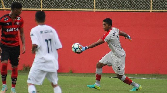 Imagem Vitória bate Atlântico e abre vantagem na decisão do Campeonato Baiano sub-20
