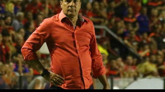 Imagem Irritado, Luxemburgo desabafa após derrota: "Tem alguma coisa errada" 