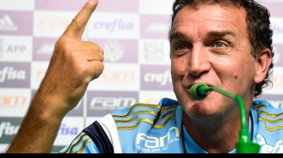 Imagem Cuca não comenta sobre arbitragem e declara: “Tivemos umas 15 chances de gols”