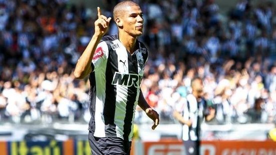 Imagem Zagueiro do Atlético/MG nega boatos de uma proposta do Vitória