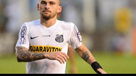 Imagem Meia do Santos, Lucas Lima acerta com Barcelona