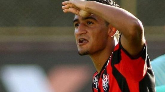Imagem De volta ao clube, zagueiro é regularizado e fica à disposição do Vitória
