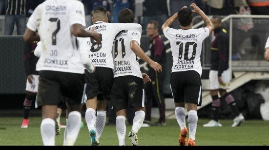 Imagem Bahia leva três do Corinthians e fica a um ponto Z-4