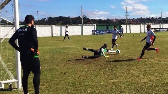 Imagem Com ataque pouco efetivo, Vitória treina finalizações antes de enfrentar o Atlético-PR