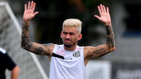 Imagem Após ser vaiado na Vila, Lucas Lima se defende: "Em nenhum momento falei que iria sair"