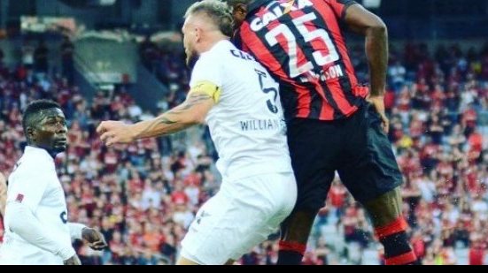 Imagem Sofrível, Vitória sucumbe e é atropelado pelo Atlético-PR