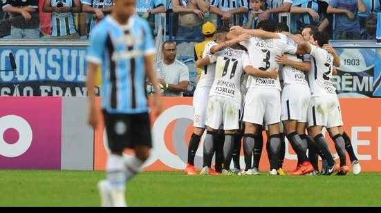 Imagem Corinthians vence o Grêmio e dispara na liderança da Série A