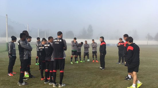Imagem Antes de voltar para Salvador, elenco rubro-negro treina no CT do Coritiba