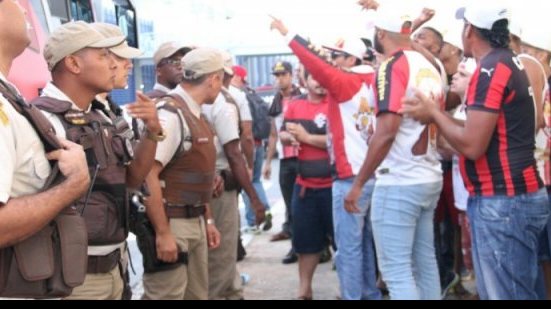 Imagem Gallo se diz surpreso e lamenta protesto da torcida no desembarque do Vitória