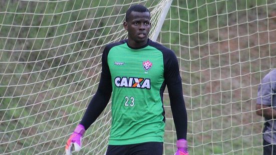 Imagem Por determinação da direção, goleiro Caíque é rebaixado para o sub-20