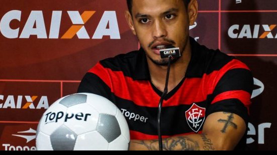 Imagem Carlos Eduardo é regularizado e pode estrear no BAVI