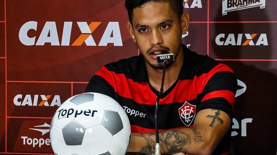 Imagem Carlos Eduardo se coloca à disposição para o BaVi