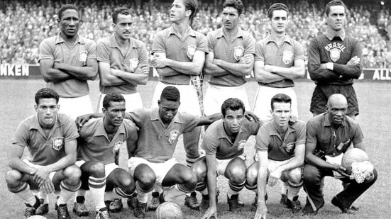 Imagem CBF homenageia heróis da primeira conquista de Copa do Mundo do futebol brasileiro