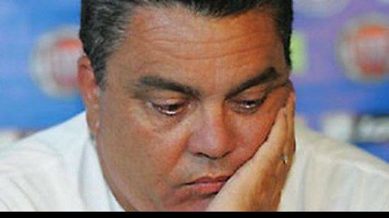 Imagem Vitória notifica Paulo Carneiro e cobra ressarcimento de indenização paga a empresário