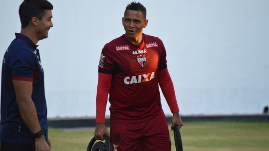 Imagem Após se afastar para perder peso, Walter volta a ser relacionado
