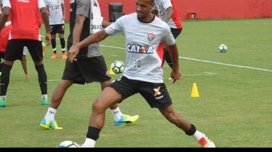 Imagem Vitória libera titulares, mas faz treino com reservas nesta segunda