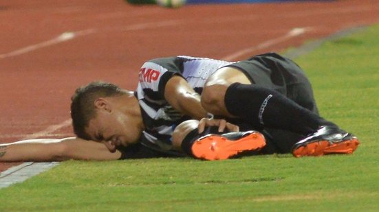 Imagem Vitor Bueno tem lesão no joelho e só volta aos gramados em 2018