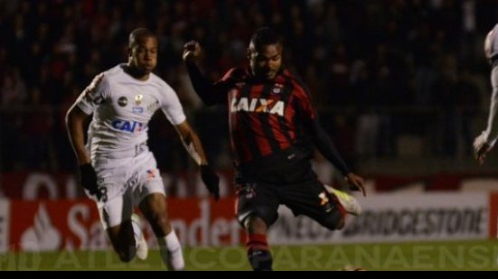 Imagem Santos vence o Atlético-PR e abre boa vantagem nas oitavas da Libertadores