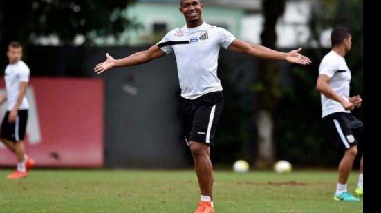 Imagem Atacante chega em Salvador para fechar com o Bahia