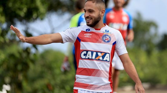 Imagem Após lesão, Régis fala sobre condição física: "Tô bem forte já"