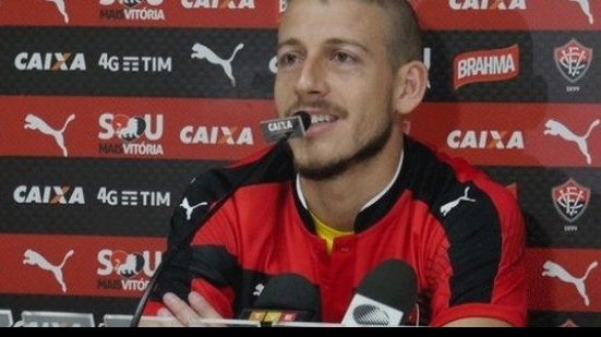 Imagem Autor de gol heróico, Uillian Correia detona técnico Alexandre Gallo
