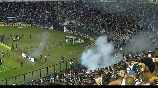 Imagem CBF proíbe jogos em São Januário e STJD interdita estádio