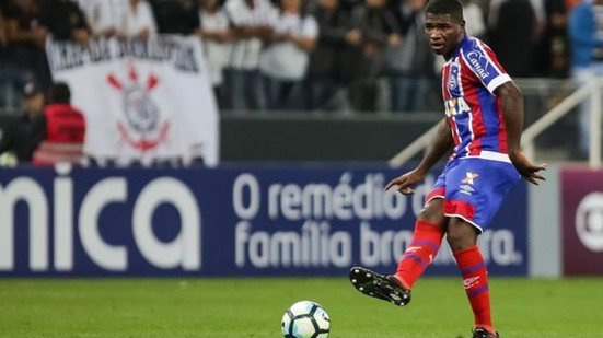 Imagem Filho de Ogum, jogador do Bahia diz não ver preconceito no futebol