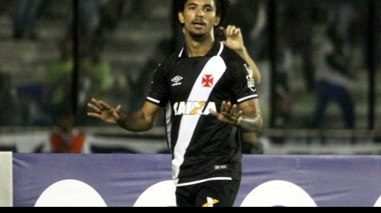 Imagem Vasco vende Douglas ao Manchester City e volante não enfrenta o Vitória