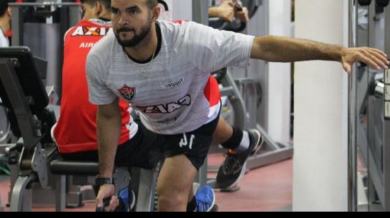 Imagem Volante do Vitória segue se recuperando de cirurgia no joelho