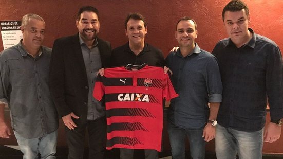 Imagem Torcida do Vitória já deu adeus ao treinador; Direção finge que nada aconteceu